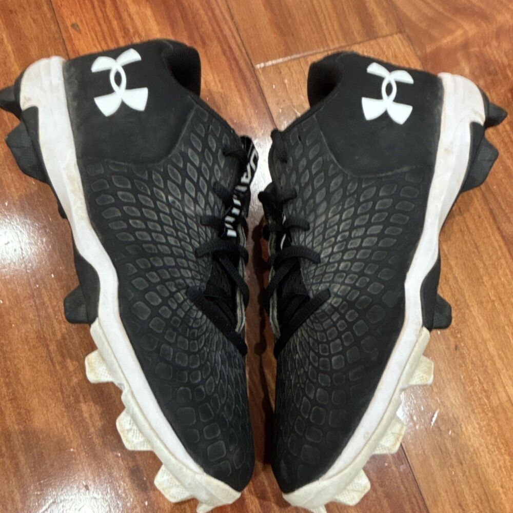 Under Armour Black/White Kids Baseball Molded Cleats Low Top Shoes size 5.5y - Picture 9 of 11